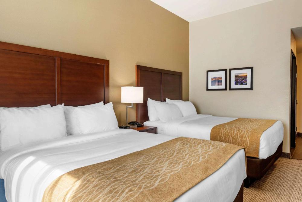 Queen Room with Two Queen Beds - Non-Smoking interior